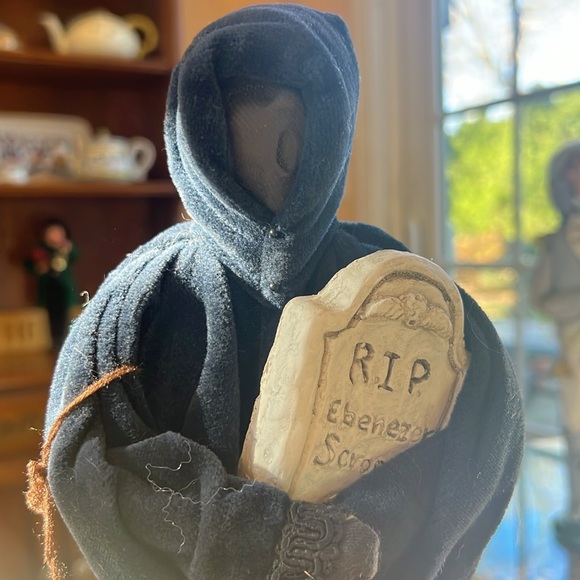 Ghost of Christmas Future Byer’s Caroler - Picture 3 of 4